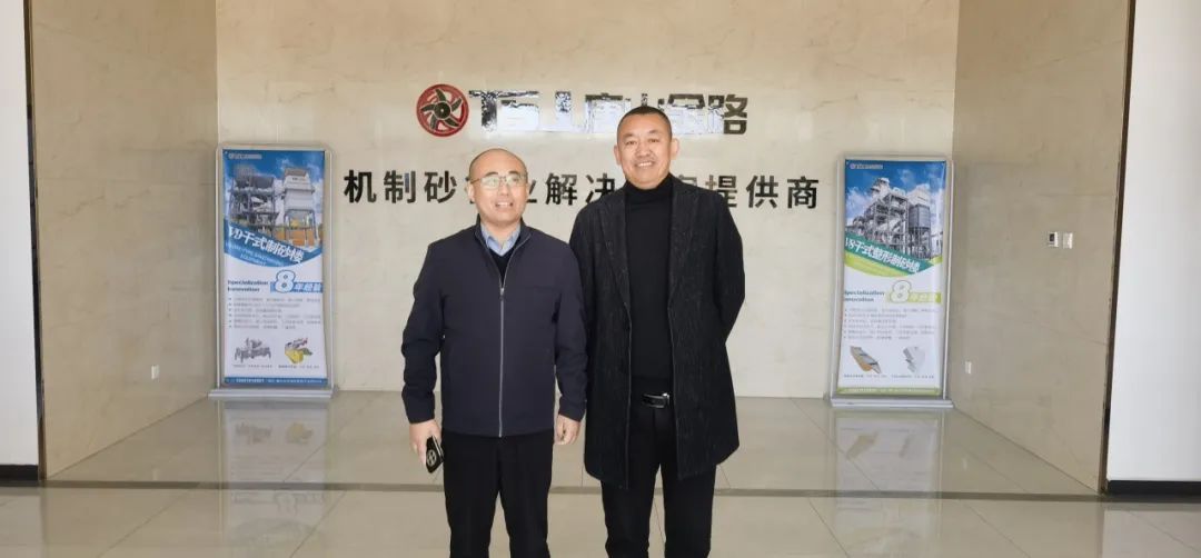 山東省砂石協(xié)會專職副秘書長陳文蒞臨唐山金路，考察特細(xì)砂制砂樓